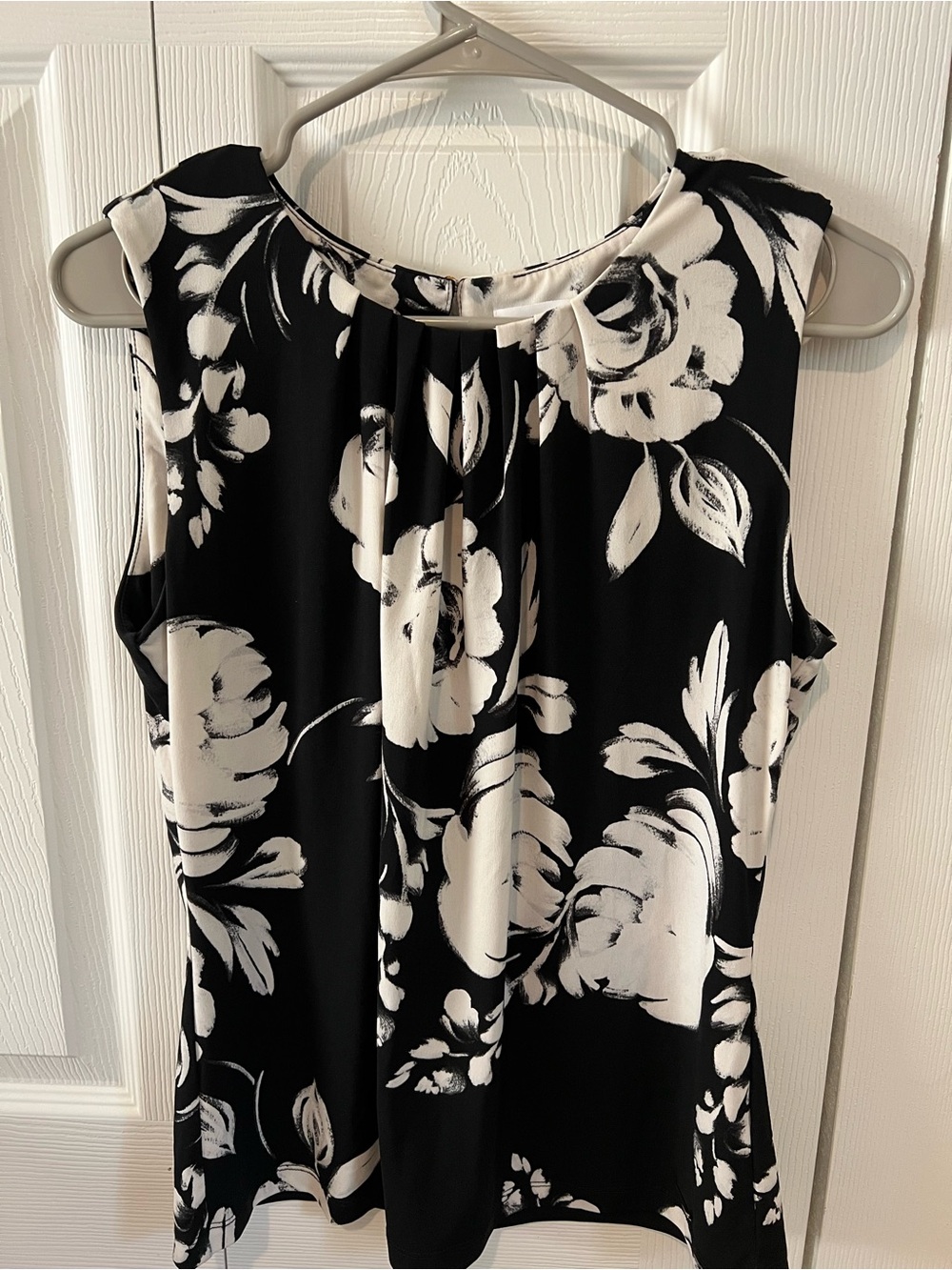 Calvin Klein Black and White Floral Pleated Sleeveless Blouse